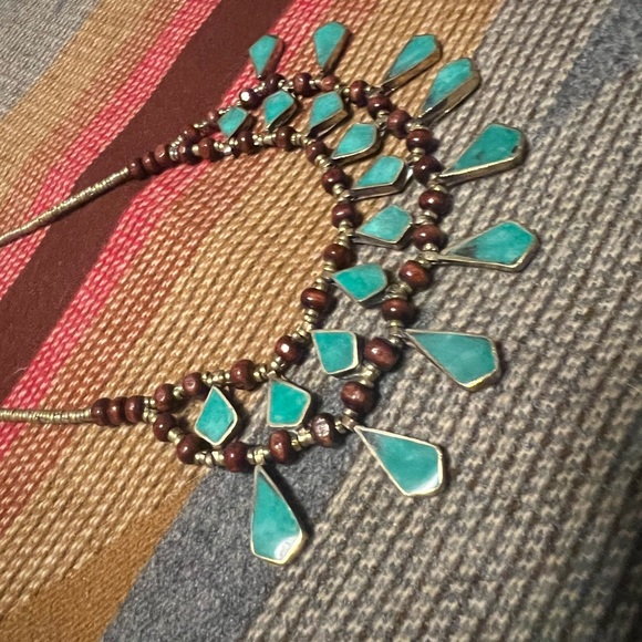 Deep green turquoise Tibetan necklace with wood necklace. - Picture 4 of 5